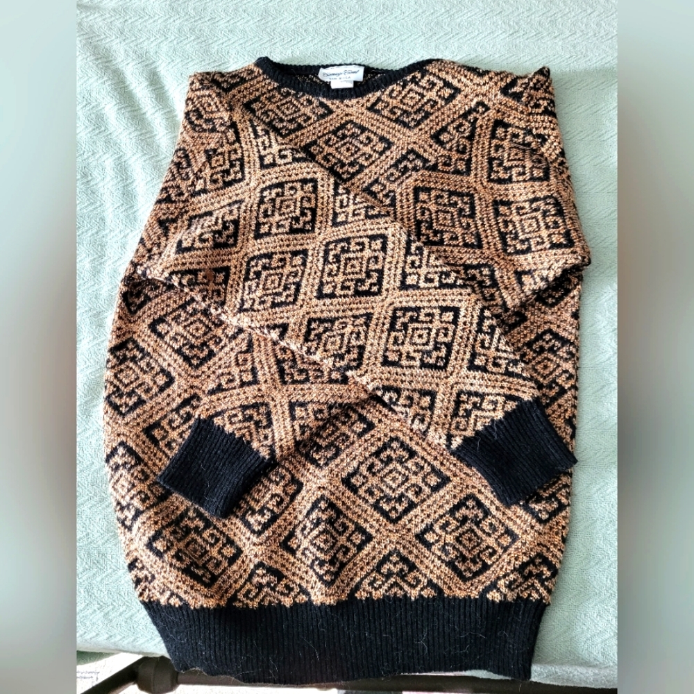 Fun oversized vintage sweater